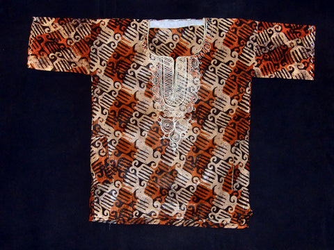 Orange &; beige batik designs, chest up to 40"½, length 26"½, 2 side pockets, embroidery on neck and chest. Hand wash or dry clean for best results.(ages 8 - 14).